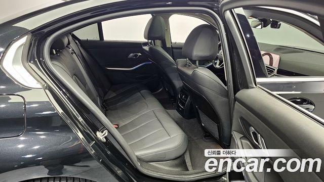 BMW 3-Series 2021 — photo 12