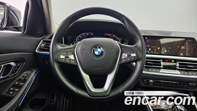 BMW 3-Series 2021 — photo 13