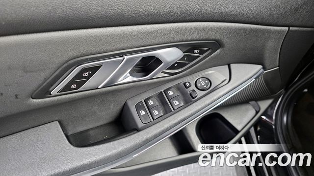 BMW 3-Series 2021 — photo 19