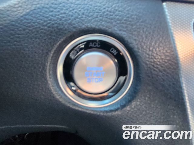 Genesis G80 2017 — photo 14