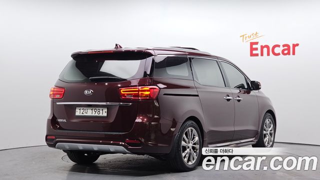Kia Canival 2019 — photo 2