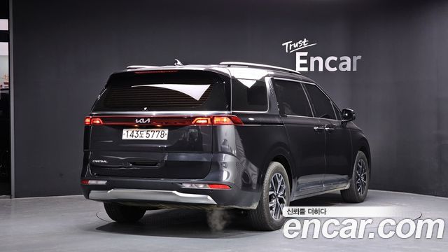 Kia Canival 2023 — photo 2