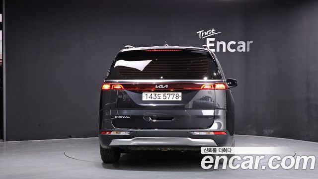 Kia Canival 2023 — photo 4