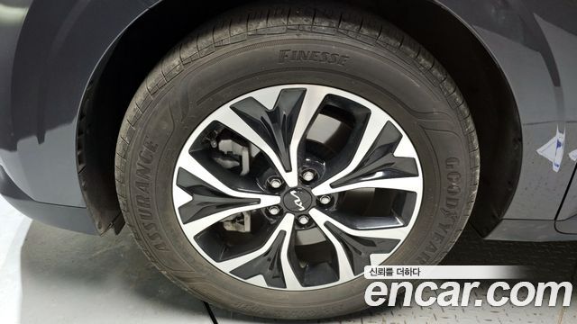 Kia Canival 2023 — photo 5