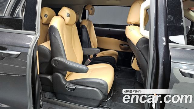 Kia Canival 2023 — photo 12
