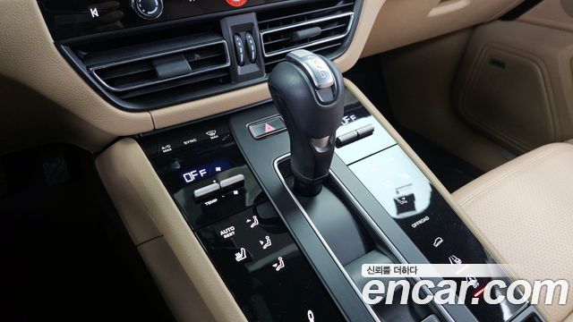 Porsche Macan 2022 — photo 9