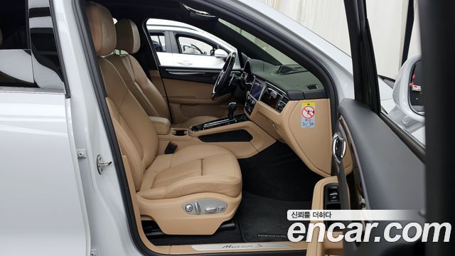 Porsche Macan 2022 — photo 11