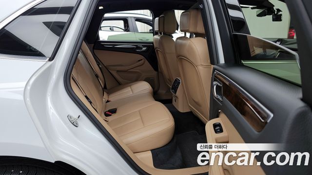 Porsche Macan 2022 — photo 12