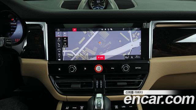Porsche Macan 2022 — photo 14