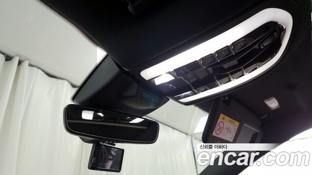 Porsche Macan 2022 — photo 17