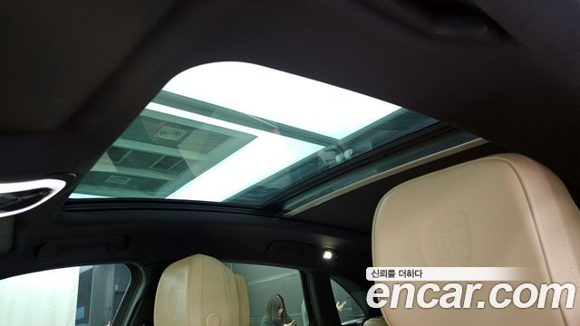 Porsche Macan 2022 — photo 18