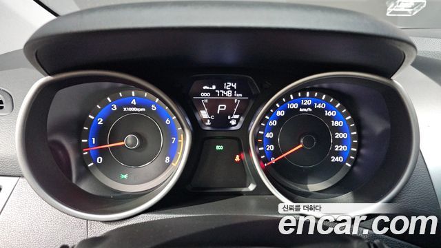 Hyundai AVANTE 2013 — photo 8