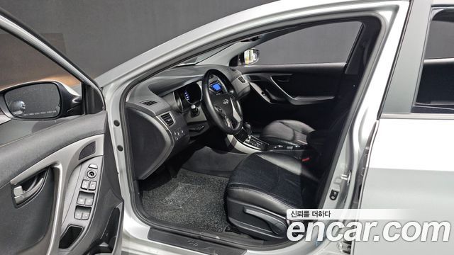 Hyundai AVANTE 2013 — photo 10