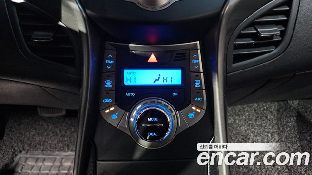 Hyundai AVANTE 2013 — photo 13