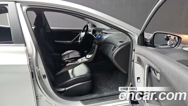 Hyundai AVANTE 2013 — photo 18