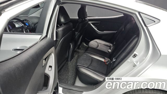 Hyundai AVANTE 2013 — photo 19