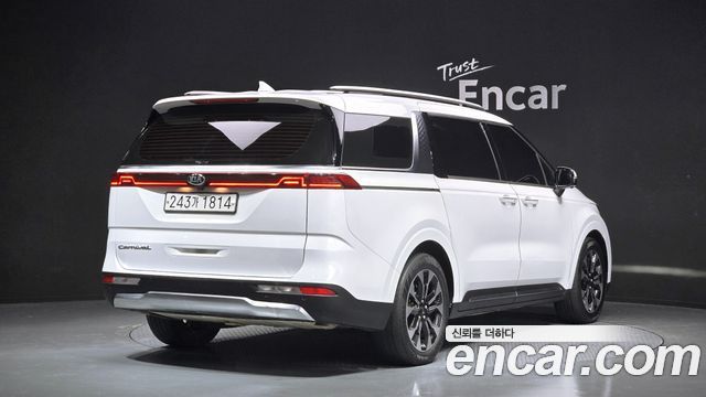 Kia Canival 2021 — photo 2