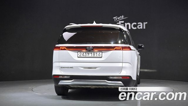 Kia Canival 2021 — photo 4