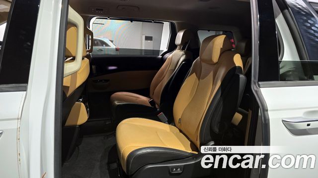 Kia Canival 2021 — photo 12