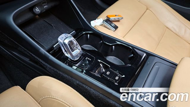 Volvo XC40 2021 — photo 9