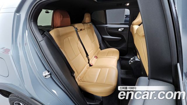 Volvo XC40 2021 — photo 11