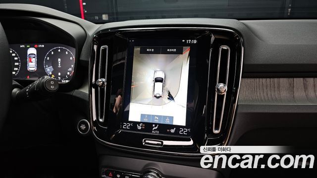 Volvo XC40 2021 — photo 16