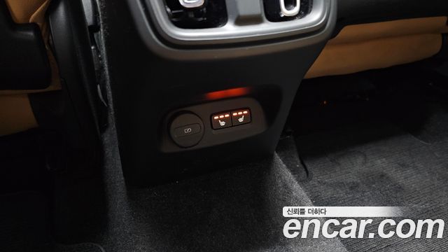 Volvo XC40 2021 — photo 18