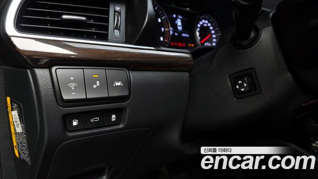 Kia K7 2018 — photo 17