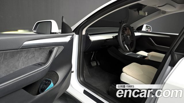 Tesla Model Y 2024 — photo 11