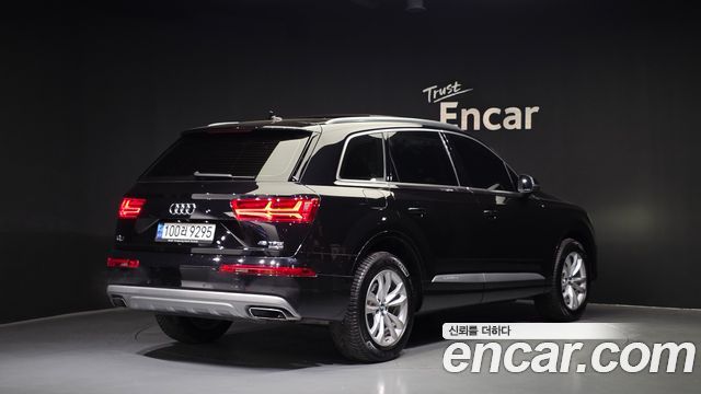 Audi Q7 2019 — photo 2
