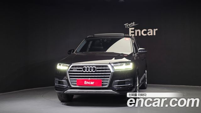 Audi Q7 2019 — photo 3