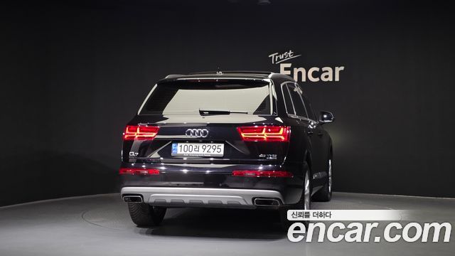 Audi Q7 2019 — photo 4