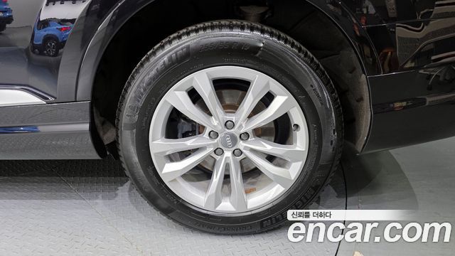 Audi Q7 2019 — photo 5