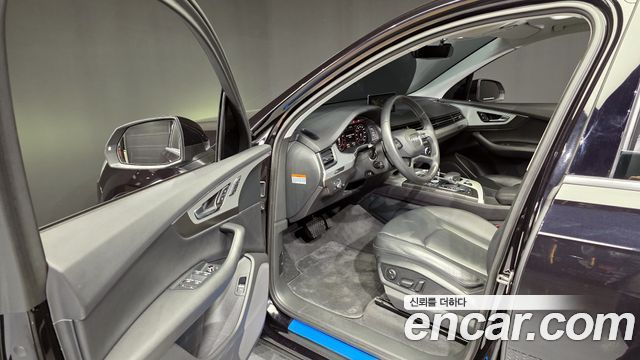 Audi Q7 2019 — photo 10