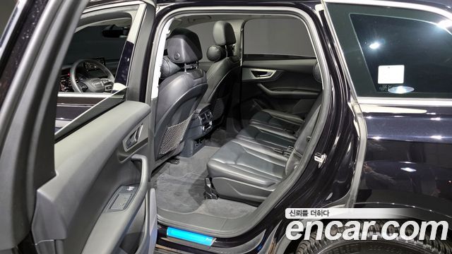 Audi Q7 2019 — photo 11