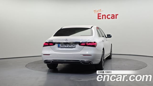 Mercedes-Benz E-Class 2021 — photo 4