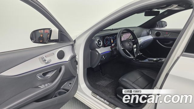 Mercedes-Benz E-Class 2021 — photo 10