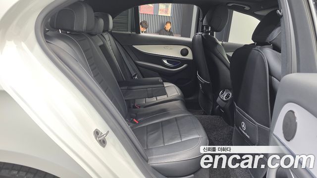 Mercedes-Benz E-Class 2021 — photo 12