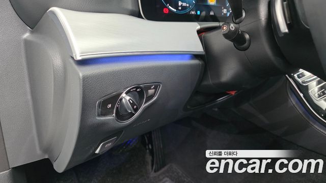 Mercedes-Benz E-Class 2021 — photo 17