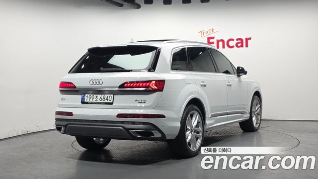 Audi Q7 2023 — photo 2