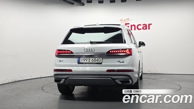 Audi Q7 2023 — photo 4