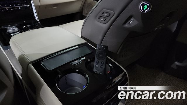 Kia Canival 2021 — photo 19
