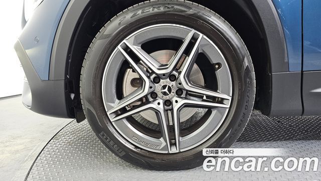 Mercedes-Benz GLB-Class 2023 — photo 5