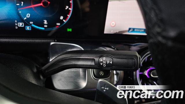Mercedes-Benz GLB-Class 2023 — photo 9