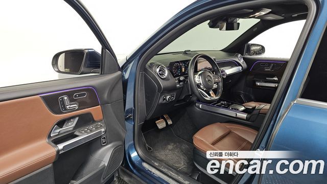 Mercedes-Benz GLB-Class 2023 — photo 10