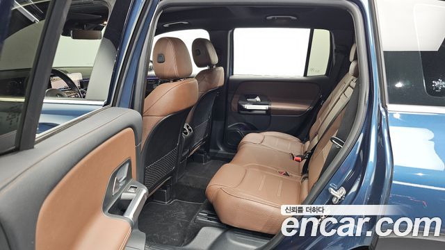 Mercedes-Benz GLB-Class 2023 — photo 11