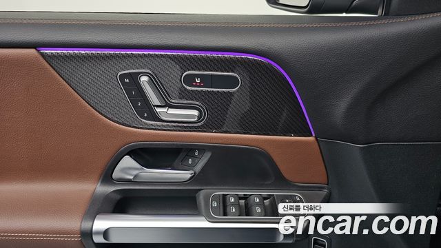 Mercedes-Benz GLB-Class 2023 — photo 12