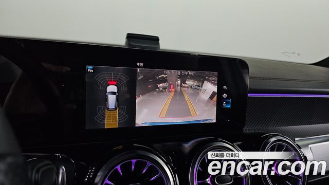 Mercedes-Benz GLB-Class 2023 — photo 16