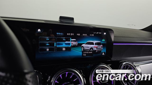 Mercedes-Benz GLB-Class 2023 — photo 17