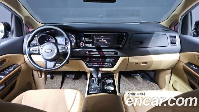 Kia Canival 2015 — photo 7